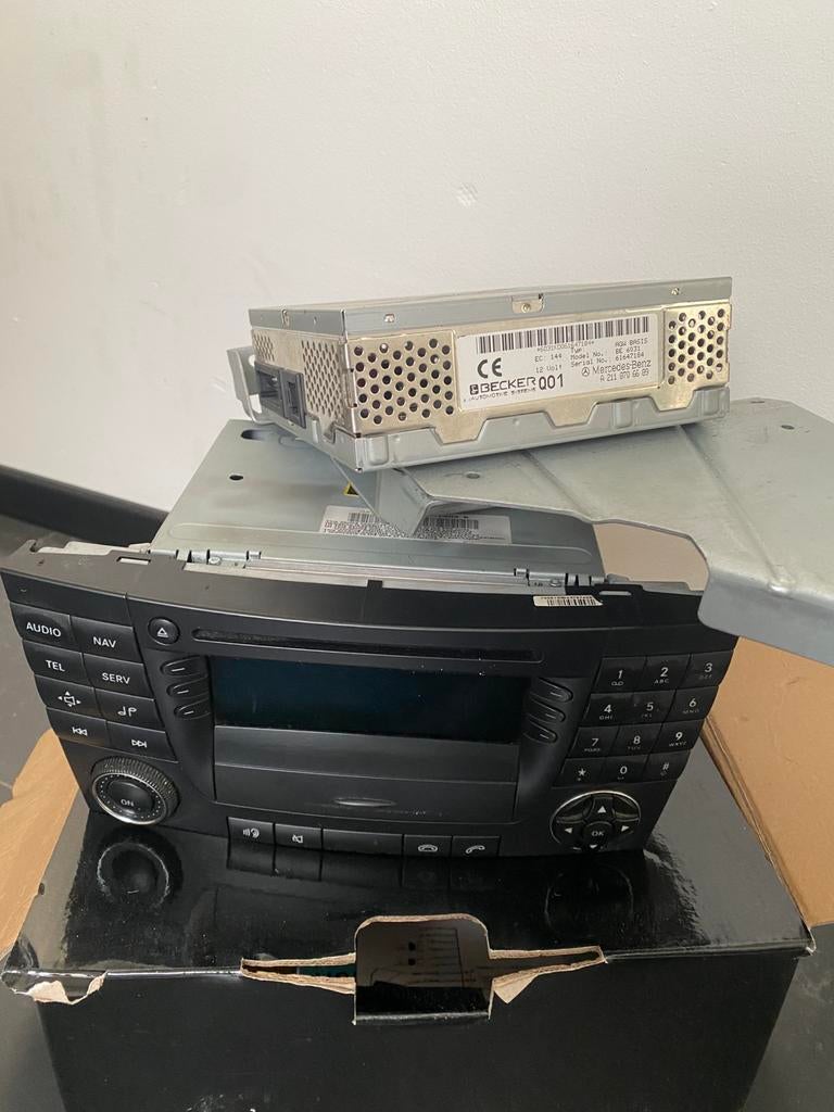 Auto radio Mercedes E klass w211, Enlèvement ou Envoi, Comme neuf, Lecteur DVD