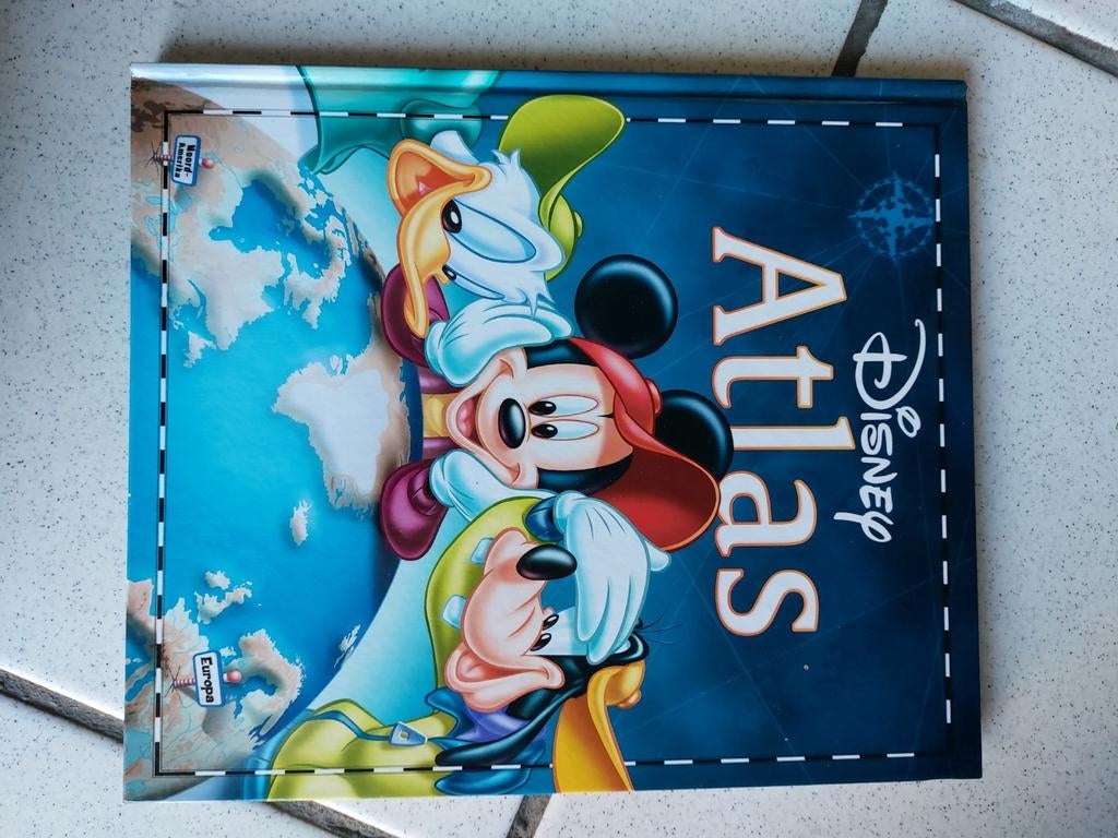 Disney atlas, Ophalen of Verzenden, Zo goed als nieuw