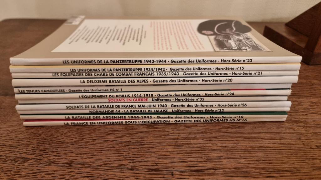 Gazette des uniformes 11 volumes, Collections, Enlèvement ou Envoi
