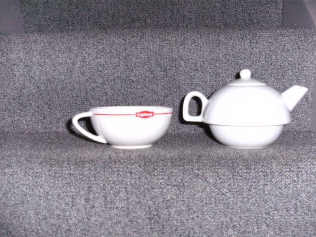 theepot Lipton met tas, Verzamelen, Ophalen of Verzenden, Zo goed als nieuw