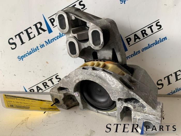 Support moteur d'un Mercedes B-Klasse, Enlèvement ou Envoi, 3 mois de garantie, Utilisé, Mercedes-Benz