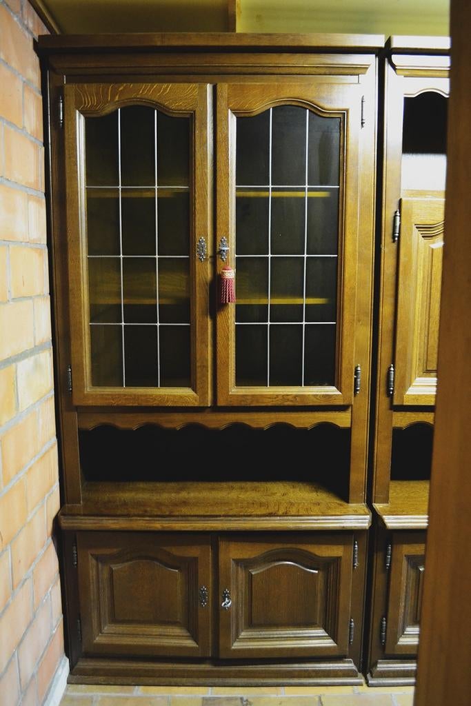 Stevige eiken vitrinekast met loodglas, Huis en Inrichting, Kasten | Vitrinekasten, Gebruikt, Met deur(en), Met plank(en), Eikenhout