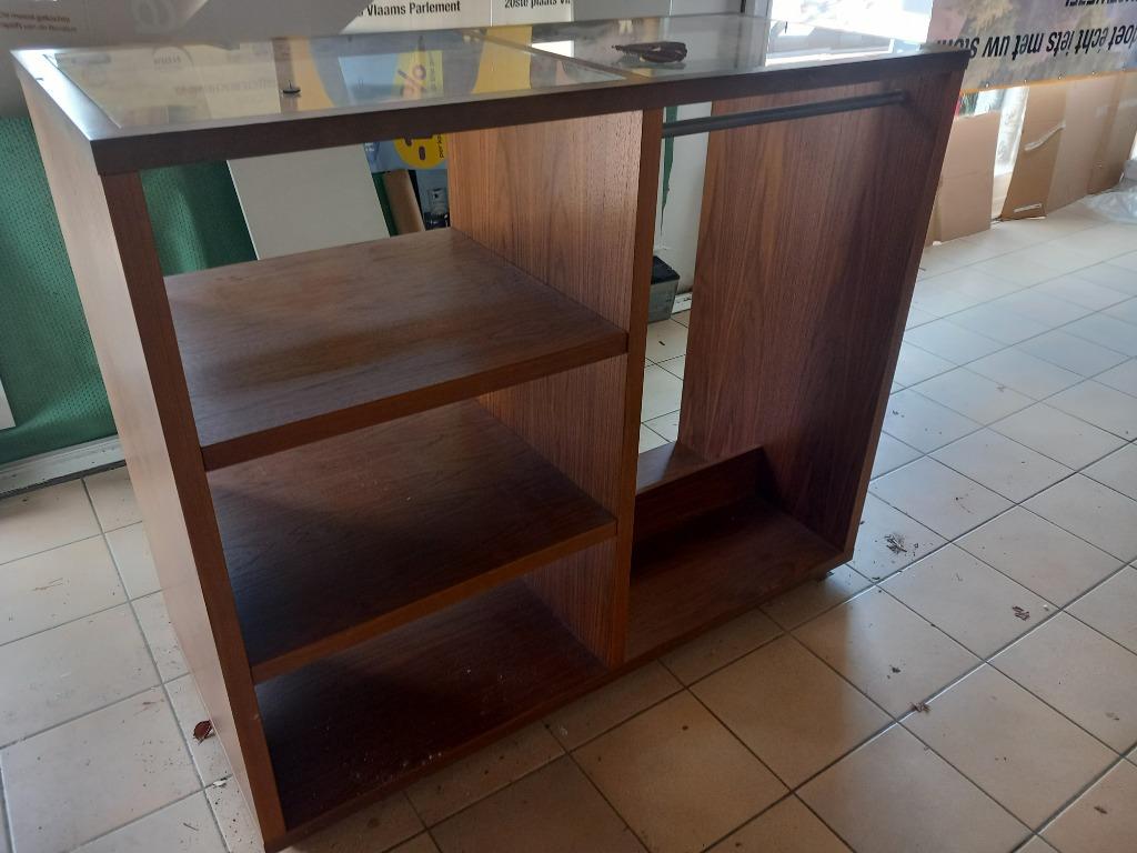Meuble de présentation en chêne Entièrement en bois et écuri, Enlèvement
