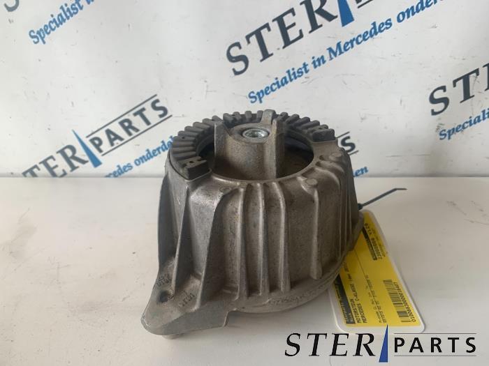 Support moteur d'un Mercedes C-Klasse, Enlèvement ou Envoi, 3 mois de garantie, Utilisé, Mercedes-Benz
