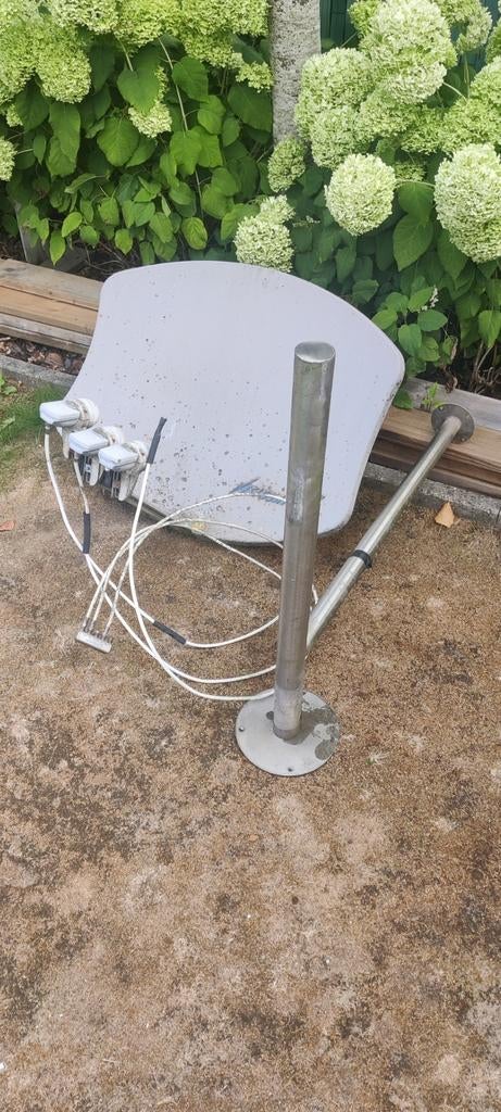 Schotelantenne en statief, Ophalen, Gebruikt, (Schotel)antenne