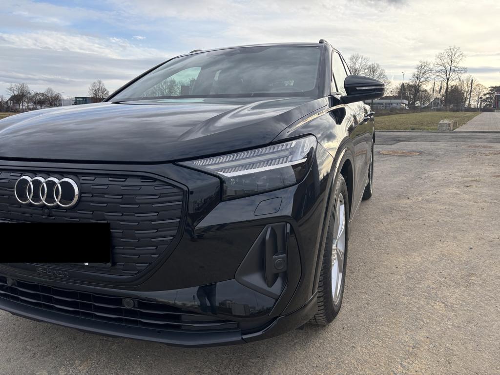 Audi Q4 40 e-tron S line – MATRIX – Trekhaak - Zwart, Auto's, Automaat, Zwart, Elektrisch, 5 zetels