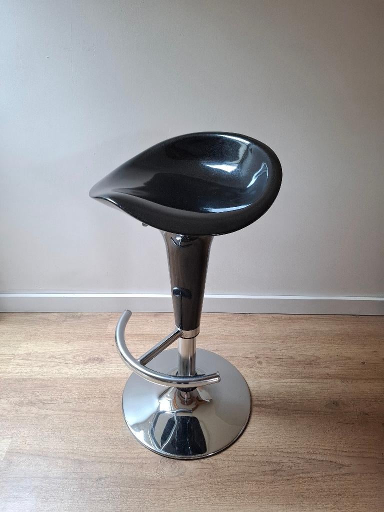 Verstelbare barkruk - zwart en chroom, Ophalen, Gebruikt, 60 tot 90 cm, 1 kruk