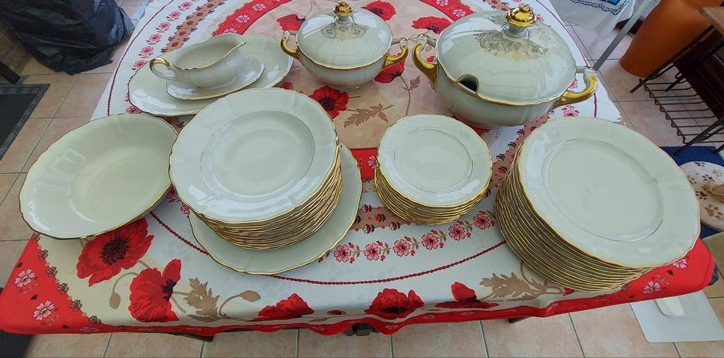 Service de table impeccable beige, Enlèvement