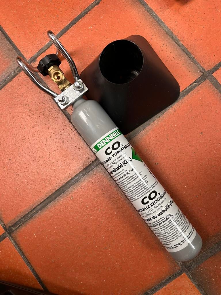 Hervulbare CO2-fles Dennerle 500 gram, Ophalen of Verzenden, Gebruikt