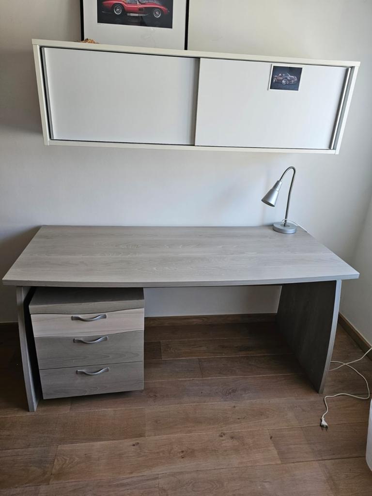 Bureau 160 x 76 x 68 avec caisson à 3 tiroirs., Bois