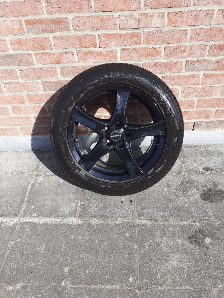 4 pneus Hiver  sur jantes Alu avec 1 roue galetteVredestein, Autos : Pièces & Accessoires, Neuf, Pneus et Jantes, Véhicule de tourisme