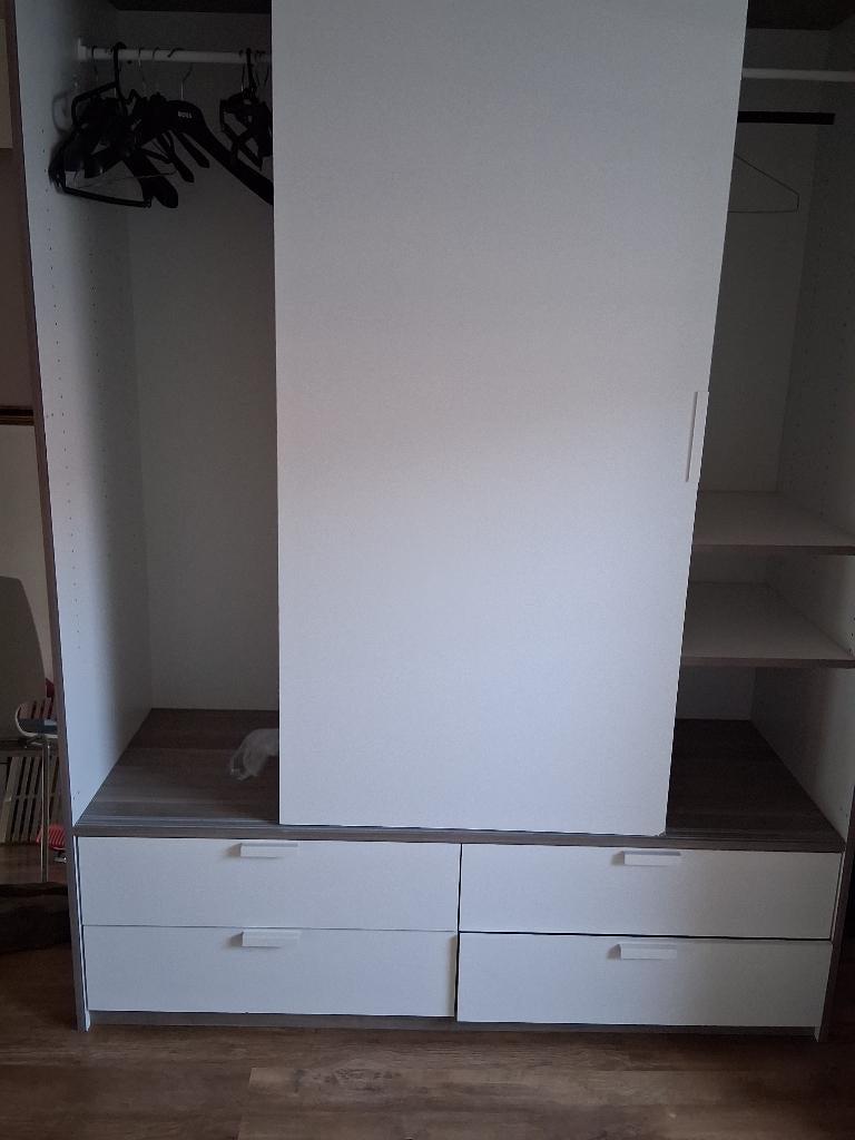 KLEERKAST MET SCHUIFDEUREN (als nieuw), Huis en Inrichting, Ophalen, Zo goed als nieuw