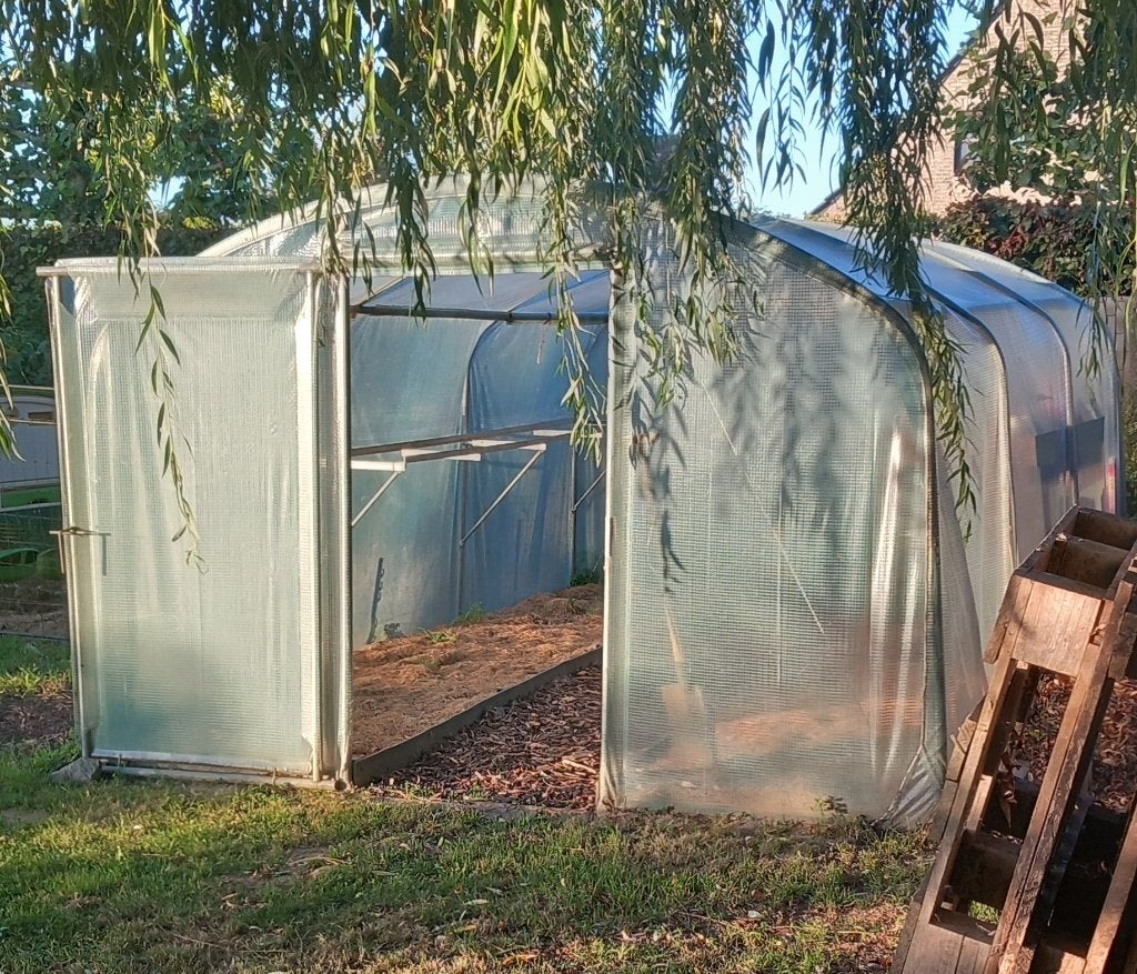 Grote tunnelserre 3x4,5m + pottafel + moestuinaccessoires, Gebruikt, Folie, Kweekkas, Ophalen