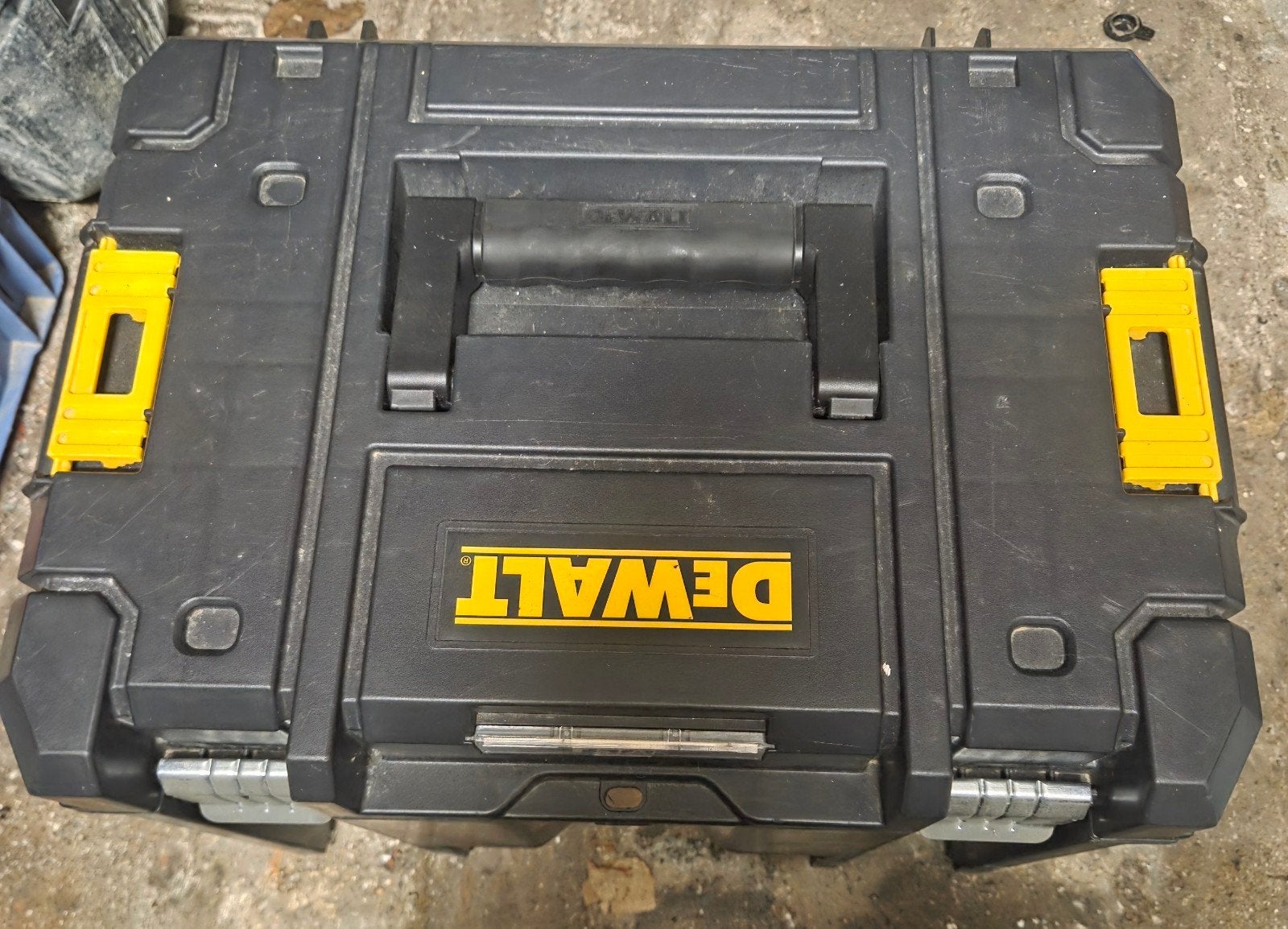 Gereedschap - Dewalt/Makita/Sola koffer, herten, stopcontact, Ophalen, Zo goed als nieuw