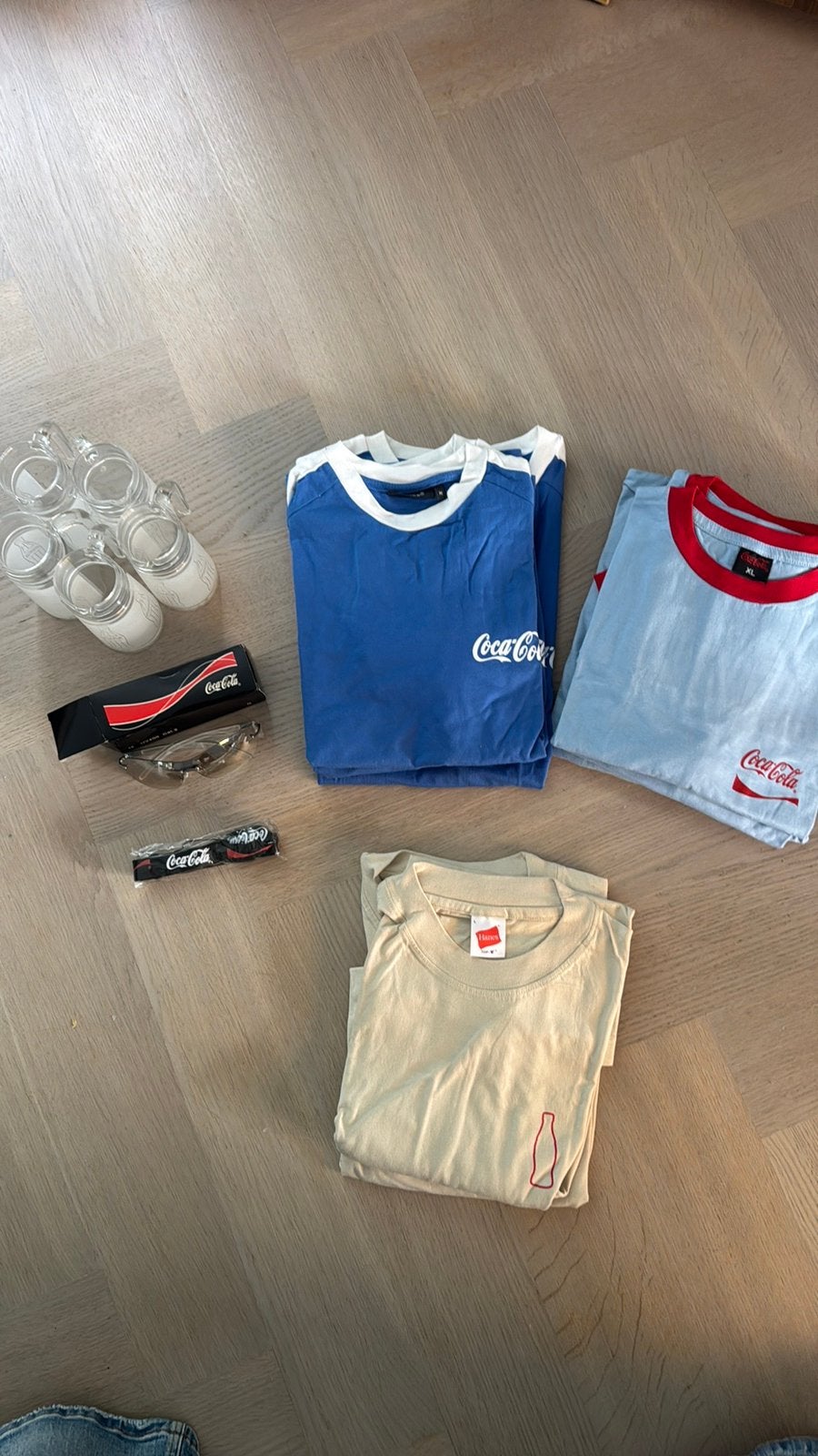 Pakket Coca-Cola promomateriaal – T-shirts en accessoires, Verzamelen, Ophalen of Verzenden, Zo goed als nieuw