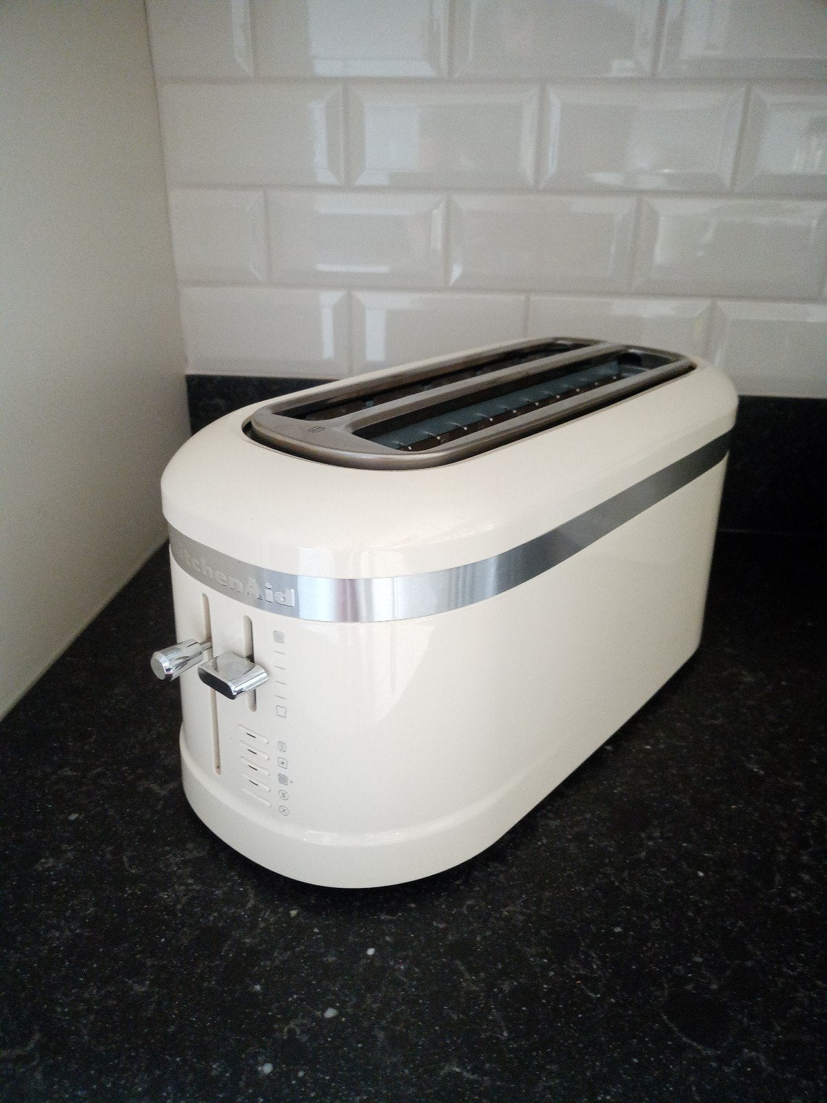 KitchenAid artisan broodrooster in nieuwstaat., Enlèvement ou Envoi, Comme neuf, Ramasse-miettes amovible
