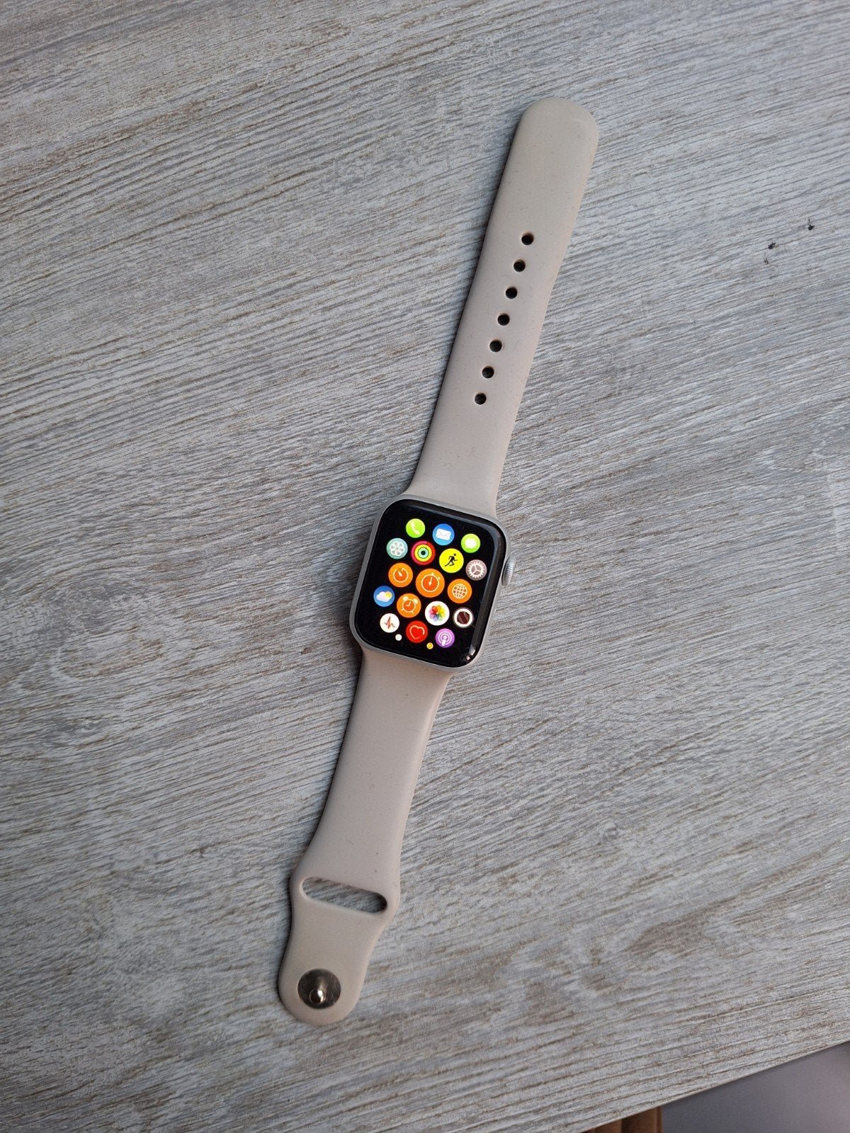 Apple Watch Series 4 in nette staat, 40 mm, Handtassen en Accessoires, Ophalen of Verzenden, Zo goed als nieuw, IOS