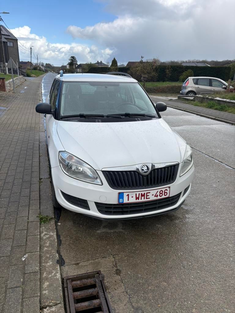 Lees skoda fabia 2014 1.2 benzine, Auto's, Voorwielaandrijving, Euro 5, Stof, Wit