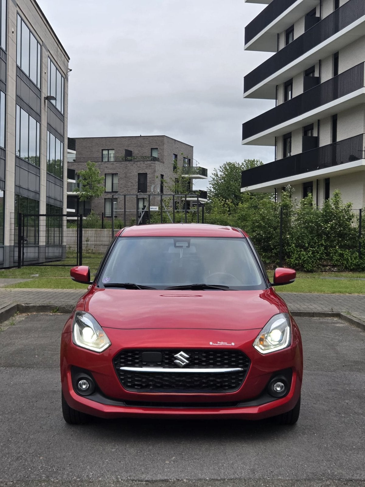 Suzuki Swift Benzine/hybride-Automaat-full opties, Autos, Suzuki, Achat, Entreprise, Entretenue par le concessionnaire, Swift
