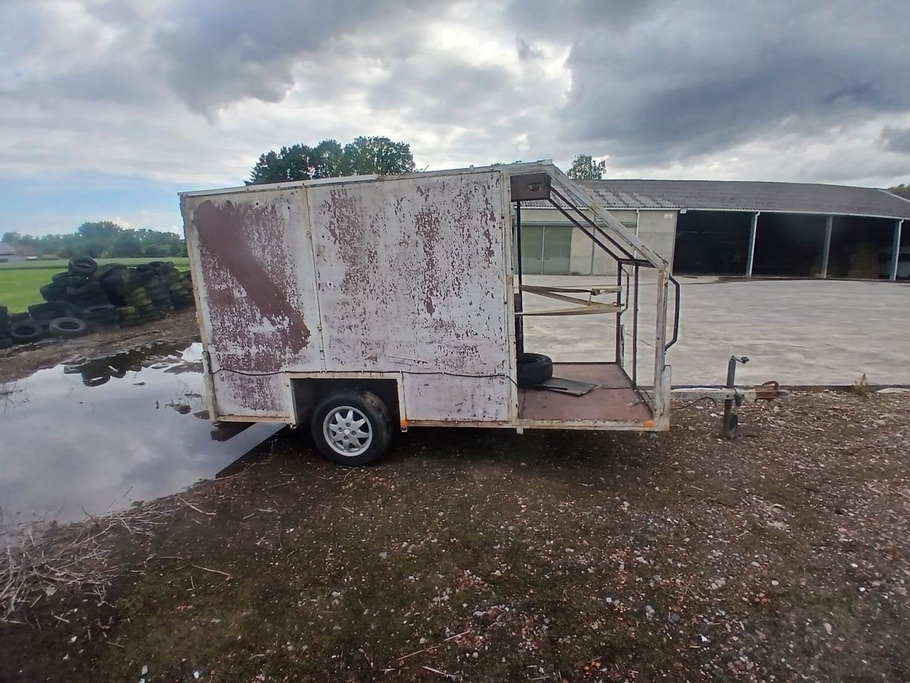 Aanhangwagen / trailer met opbouw – ideaal als project of vo, Ophalen
