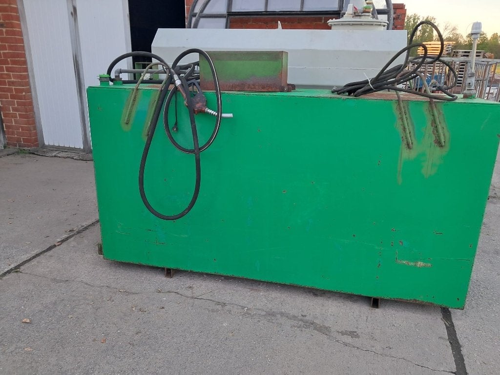 Mazouttank dubbelwandig 2400 liter met pomp, Enlèvement