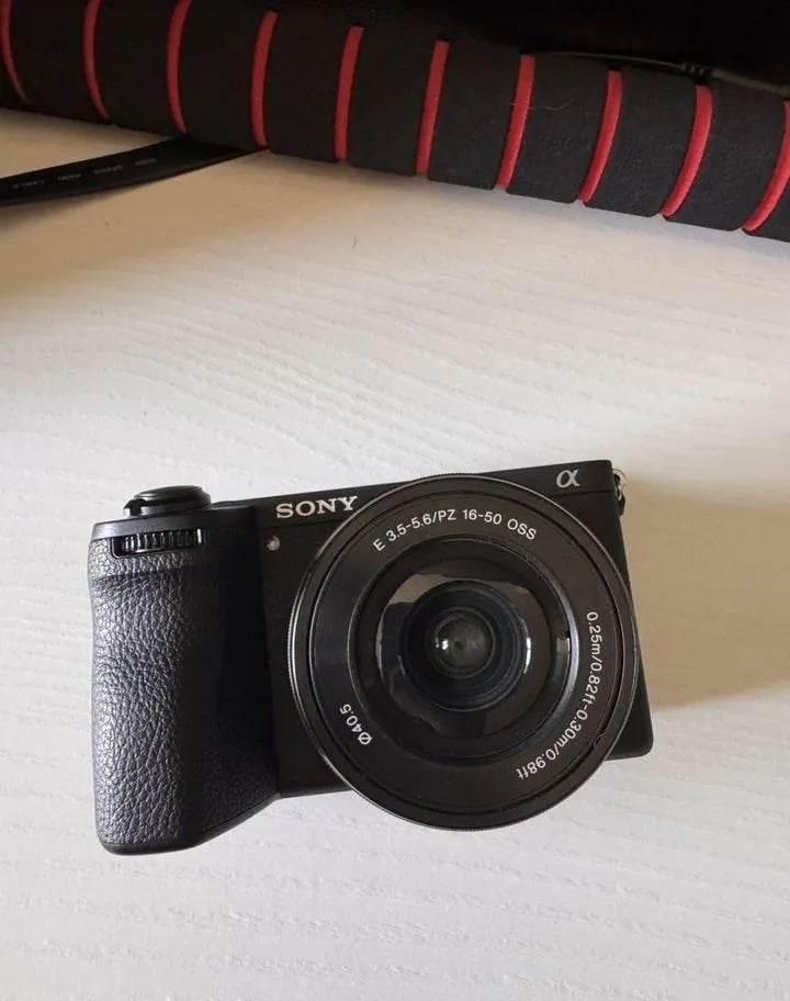 Kit Sony A6700 16-50 mm OSS - pour photo et vidéo, TV, Hi-fi & Vidéo, Chargeur, Enlèvement ou Envoi, 26 mégapixels, Comme neuf