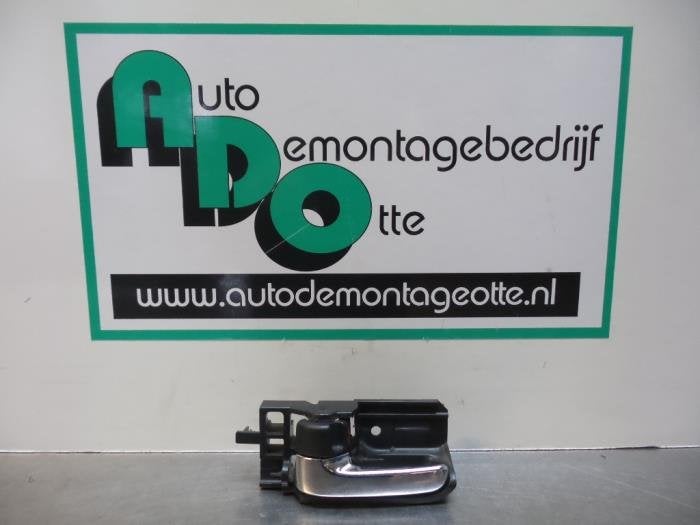 Poignée portière 4portes avant gauche d'un Toyota Corolla, -, Toyota, Utilisé, -