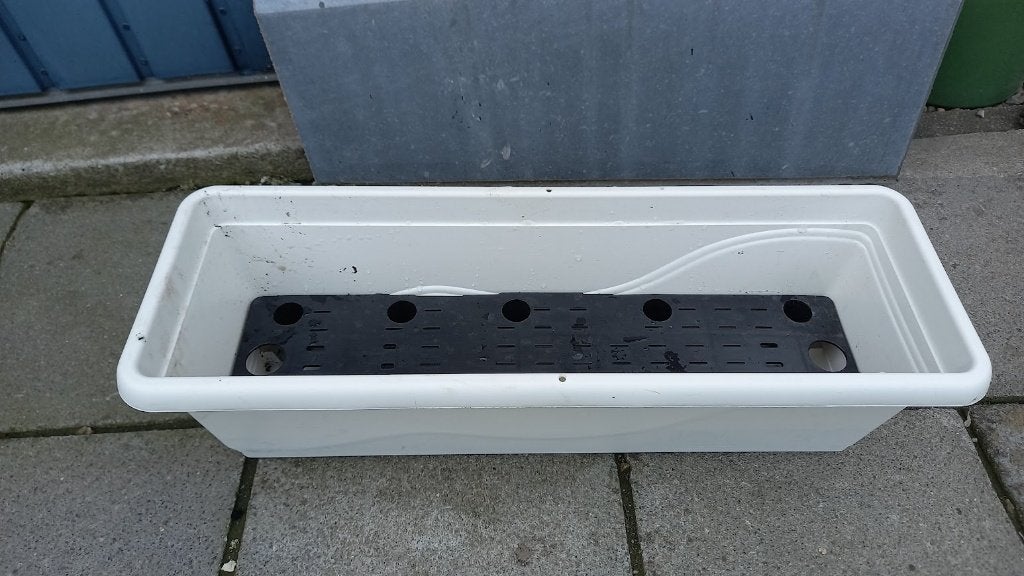 lange plastieken bloembakken 2 voor 5€, Ophalen