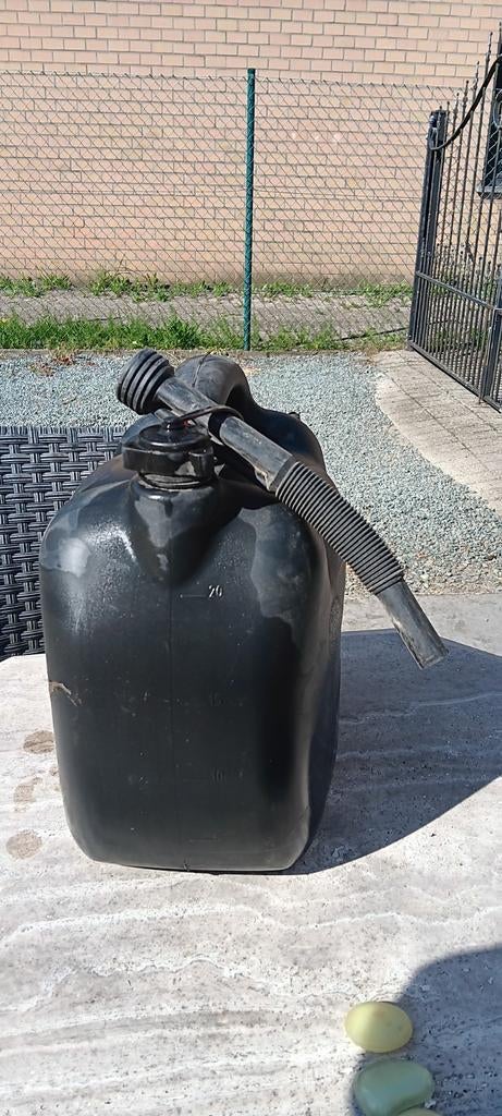 Jerrycan 20 liter, Ophalen