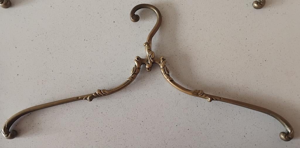 7 messing kleerhangers, Ophalen, Gebruikt, Overige materialen, Volwassenen