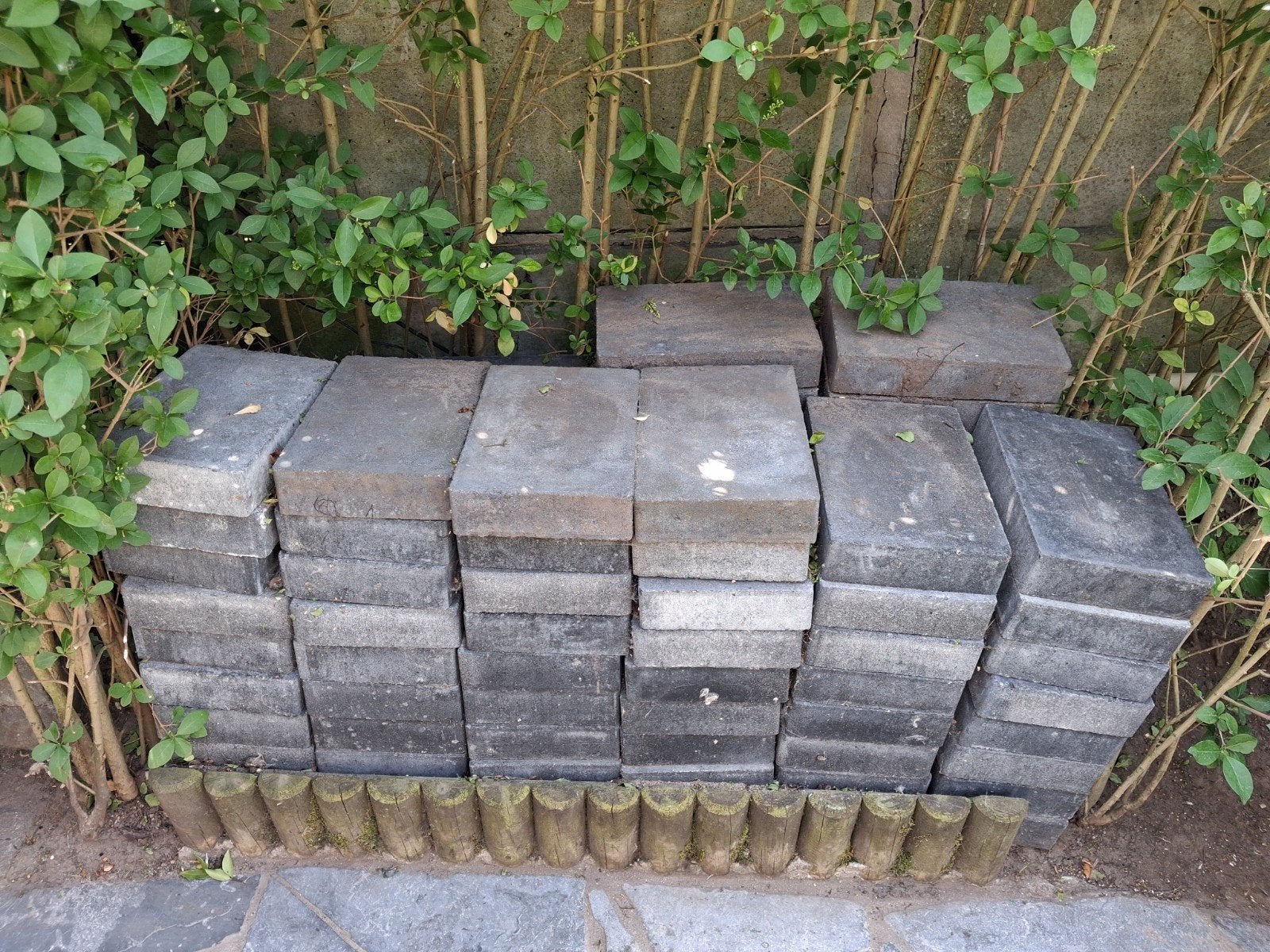 77 tegels Hillstone Dark grey, Tuin en Terras, Bielzen en Borduren, Ophalen
