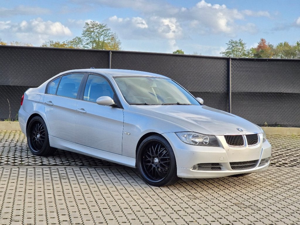 Bmw 320i 2007 2.0 150 ch/automatique/95 000 km, Autos, 110 kW, Noir, 5 portes, Automatique