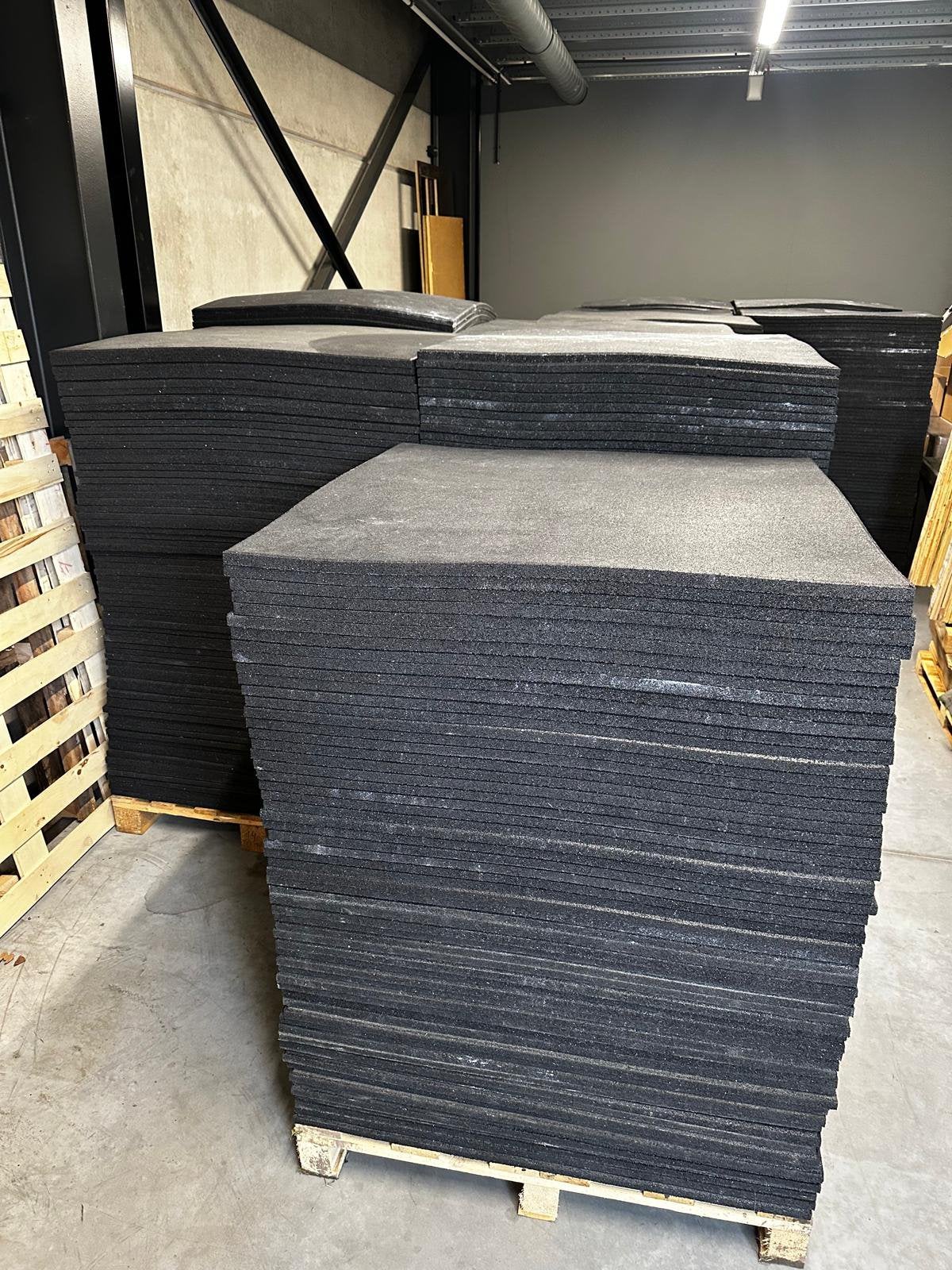 Rubber sportvloer matten 100x100x2cm 2 dagen gebruik  500m2