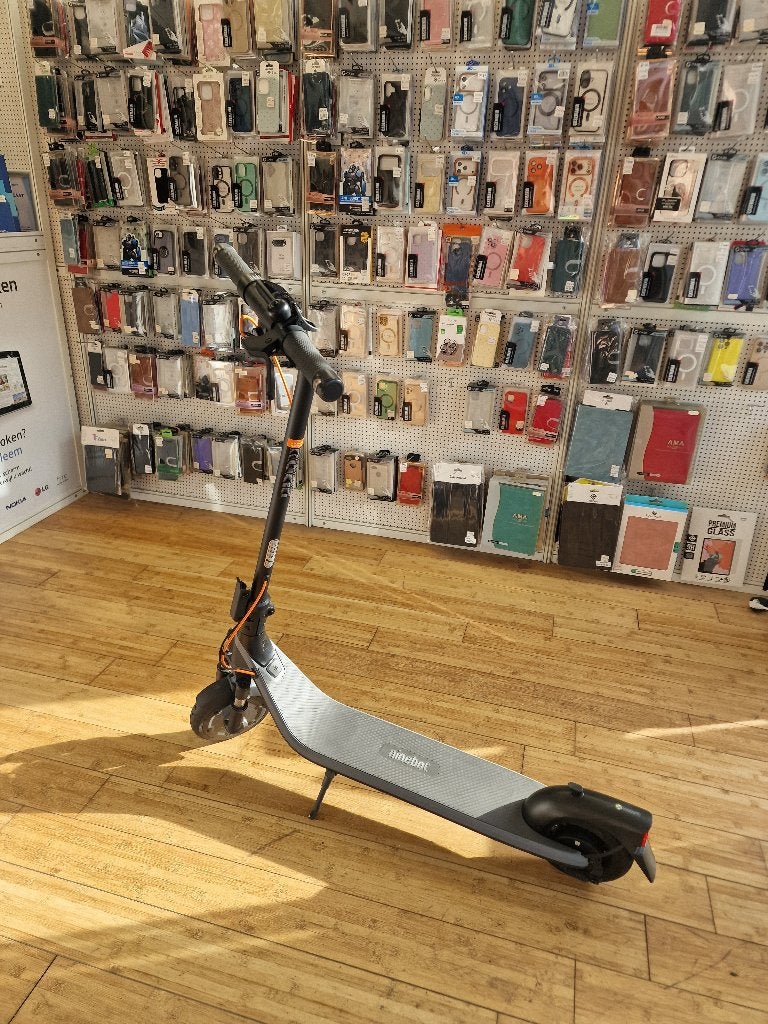 Ninebot Kickscooter E2 Plus E II - zo goed als nieuw, Fietsen en Brommers, Ophalen