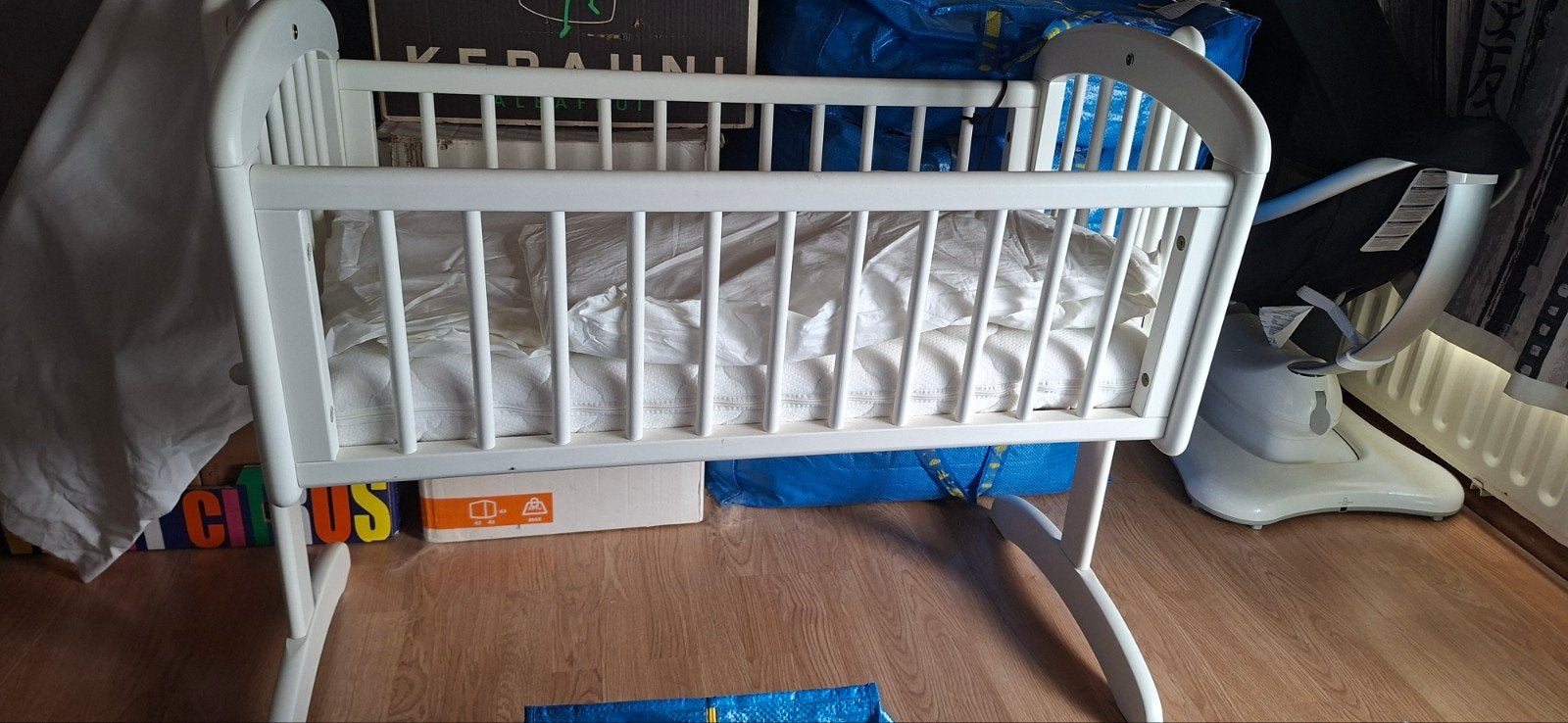 troll wiegje nursery met matras, gratis af te halen, Ophalen