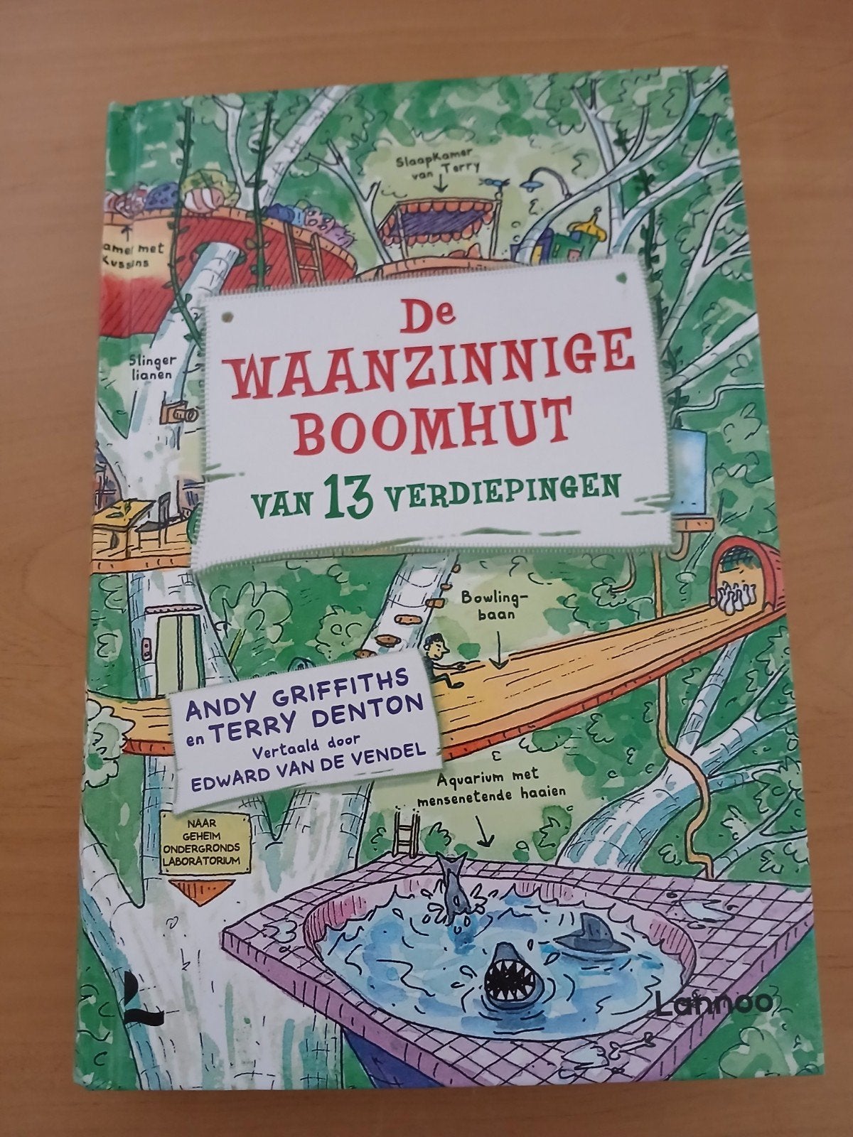 De waanzinnige boomhut. Nieuw, Ophalen