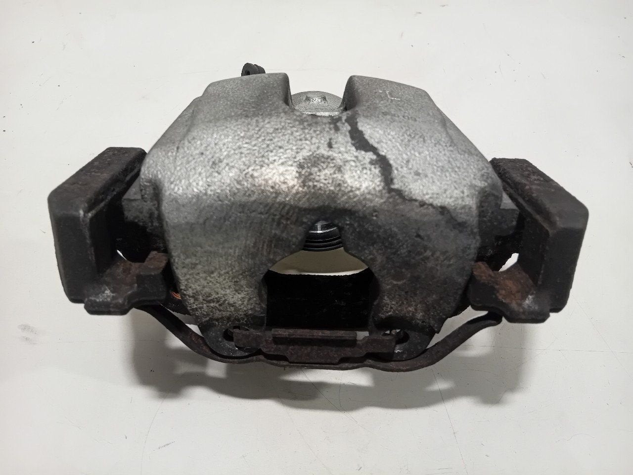 Remklauw links voor Land Rover Range Rover, Onderdelen@venauto.nl, Van der Ven Autorecycling B.V., Land Rover, Ettenseweg 76, 4706 PB Roosendaal, The Netherlands