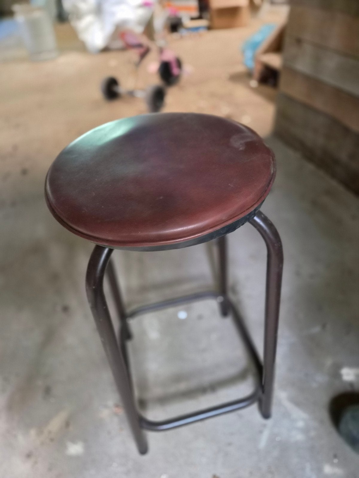 tabouret haut, Enlèvement