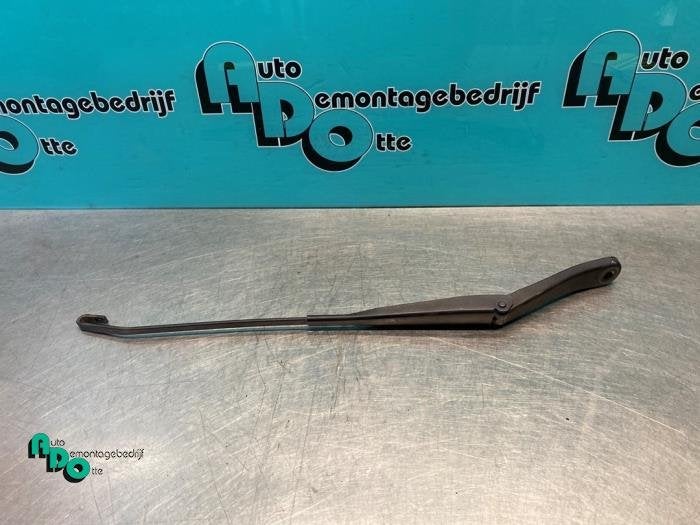 Bras essuie-glace avant d'un Dacia Sandero (Sandero 1 08-), Autos : Pièces & Accessoires, Dacia, -, 3 mois de garantie, Utilisé
