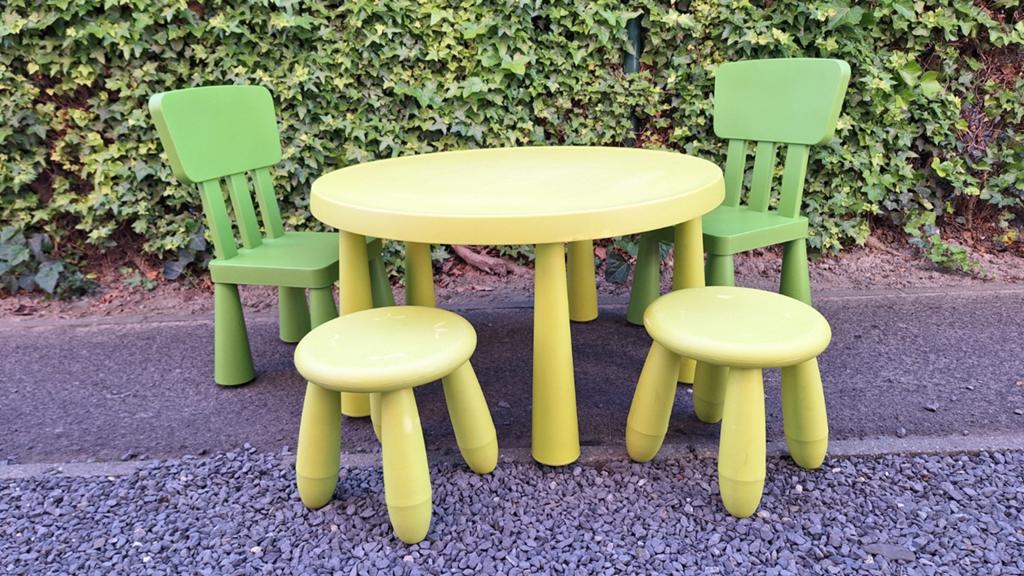 Tafel met 4 stoeltjes, Kinderen en Baby's, Kinderkamer | Tafels en Stoelen, Ophalen