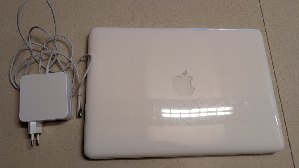 Upgraded White Apple MacBook 13" (Late 2009), Ophalen, 2 tot 3 Ghz, Qwerty, 8 GB
