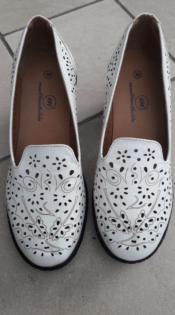 Witte schoenen van Mae & Mathilda maat 36, Schoenen met lage hakken, Wit, Ophalen of Verzenden, Zo goed als nieuw