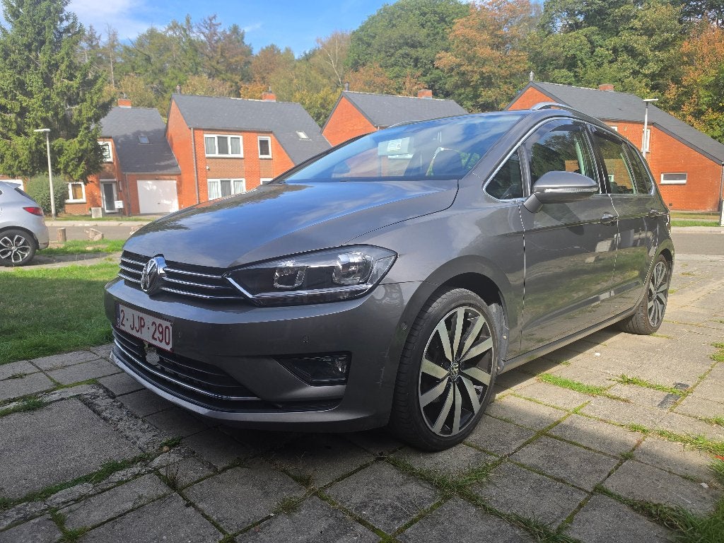 Bjr vend où échange golf 7 sportsvan 2015 180 mill, Argent ou Gris, Euro 6, Boîte manuelle, Noir