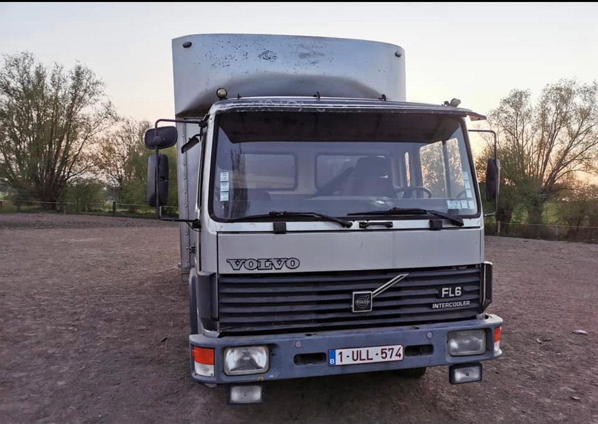Volvo-vrachtwagen, Auto's, Vrachtwagens, Particulier, Volvo, Diesel, Handgeschakeld, Zilver of Grijs, Ophalen
