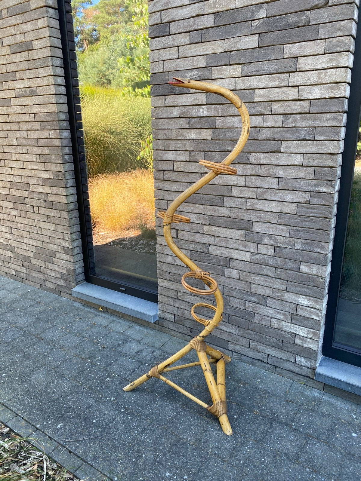 Slangen standaard in rotan, Enlèvement
