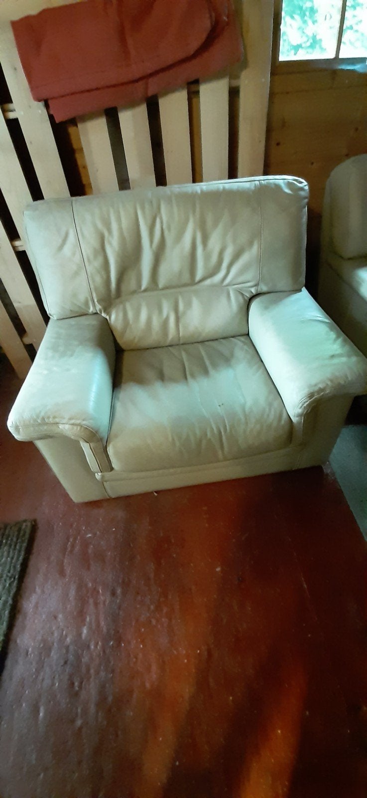 Beige cream kleurig leder salon door verhuis naar rusthuis., Ophalen
