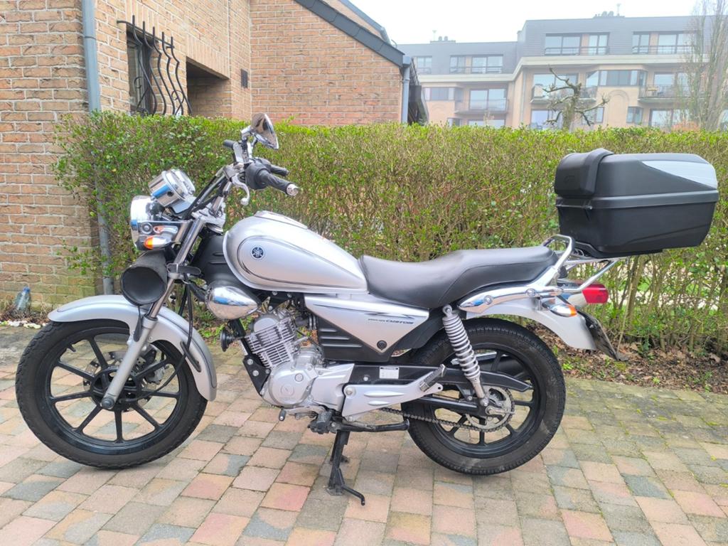 Yamaha YBR CUSTOM 125, seulement 4000 km., Motos, Particulier