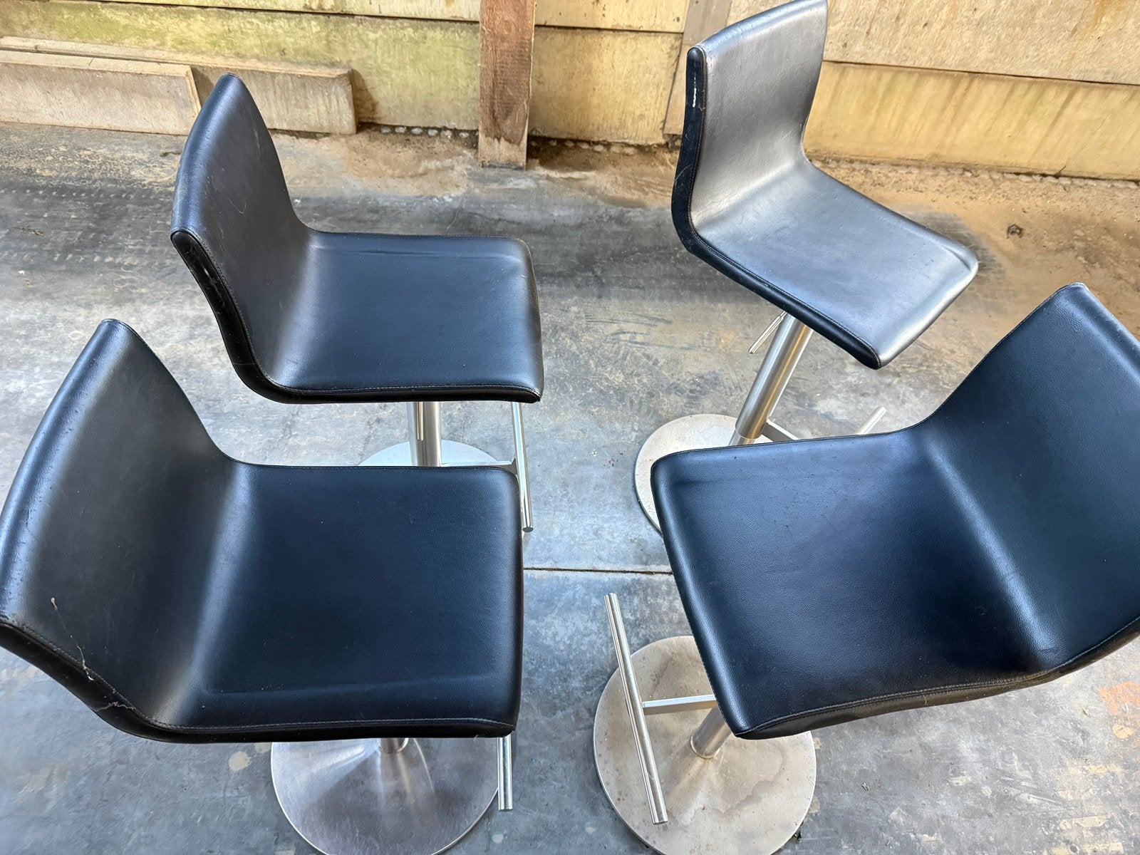 Lot de 4 tabourets similicuir, Enlèvement, Comme neuf