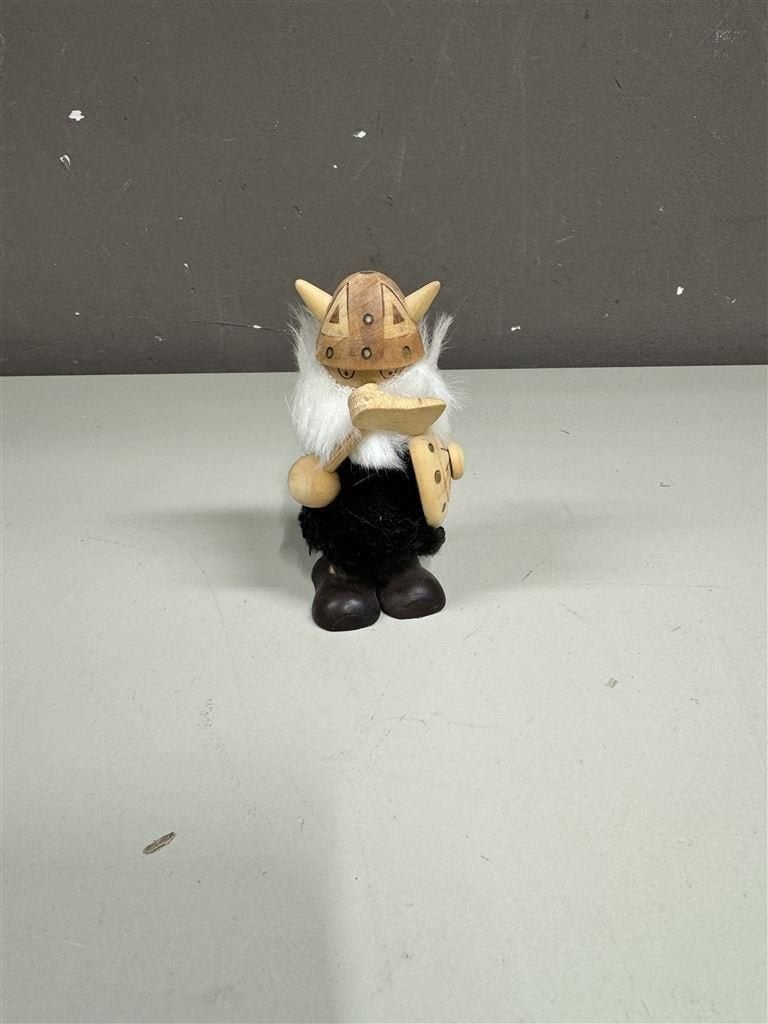 60s vintage houten viking gonk figuur Axe and shield 10 cm, Collections, Jouets miniatures, Enlèvement ou Envoi, Comme neuf