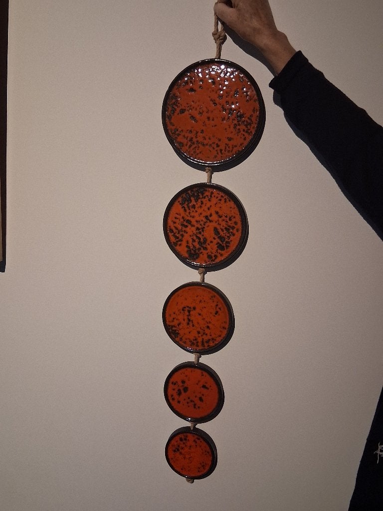 Assiettes originales en céramique danoise vintage, Rouge, Enlèvement ou Envoi, 80 cm, Vintage